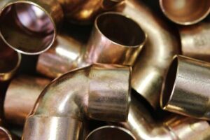 Come gestire la colonna scarico condominiale con riparazioni e allaccio?